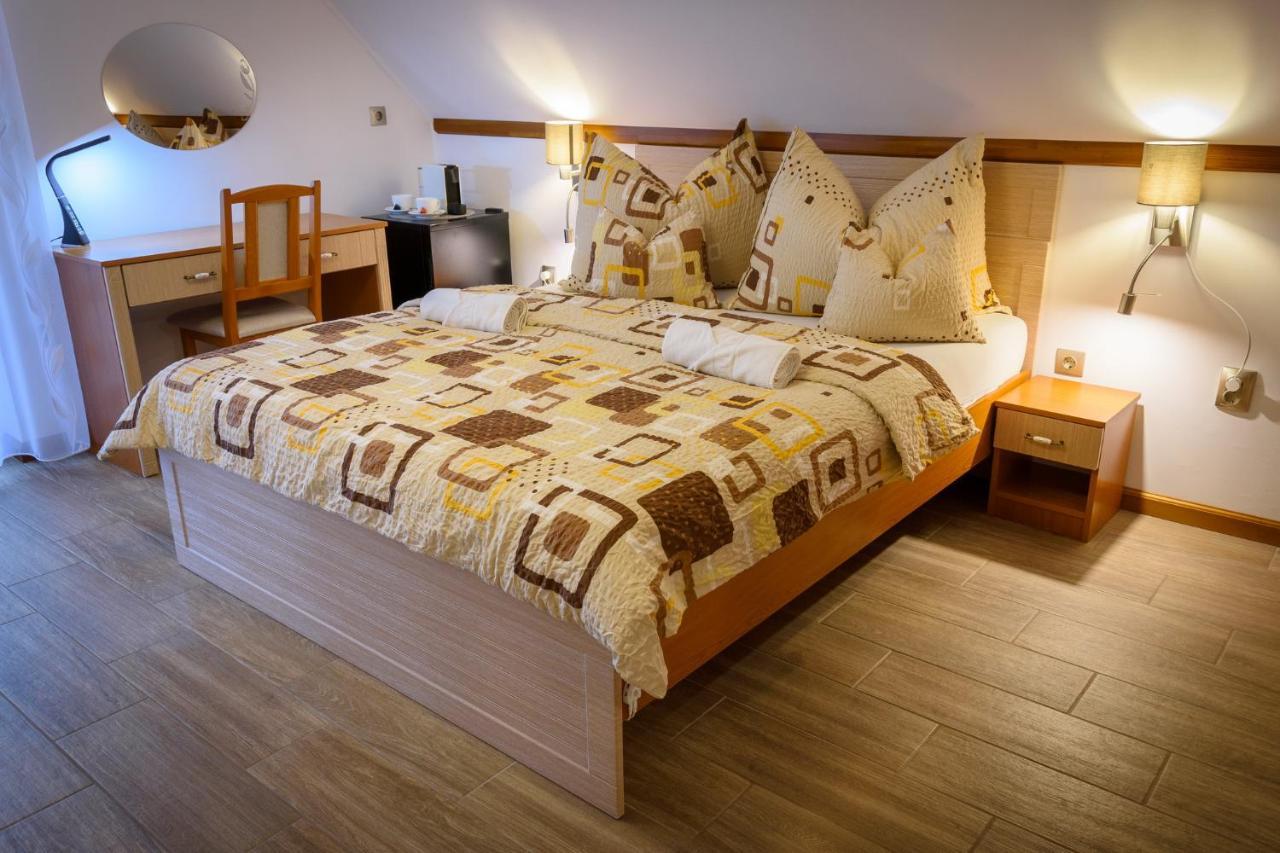 Hotel Tulipan Vendeghaz Orvenyes Zewnętrze zdjęcie