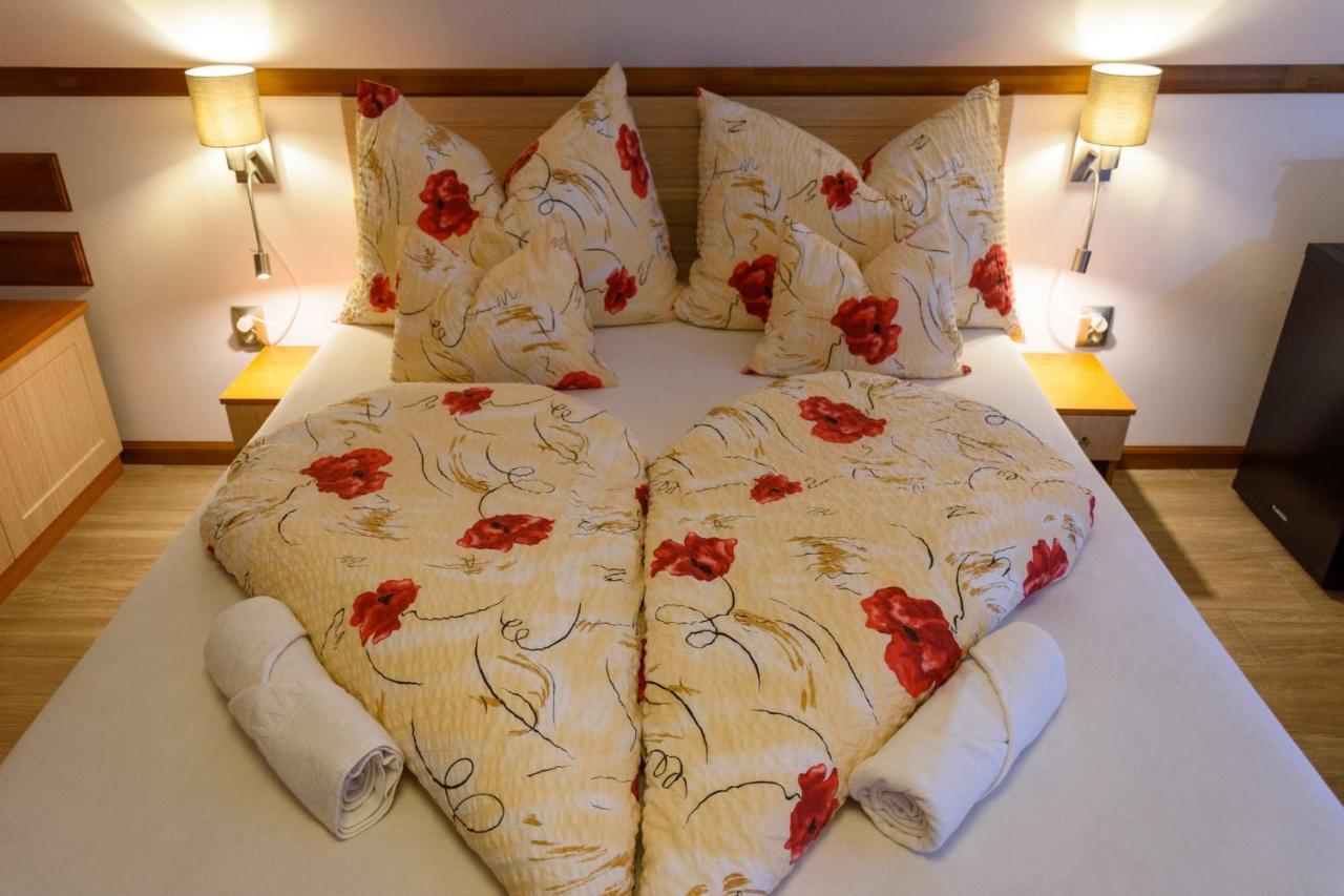 Hotel Tulipan Vendeghaz Orvenyes Zewnętrze zdjęcie